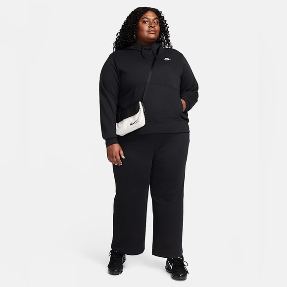 Nike Sportswear Club Fleece Women's Mid-Rise Wide-Leg Sweatpants (Plus Size) - Picture 2 of 4